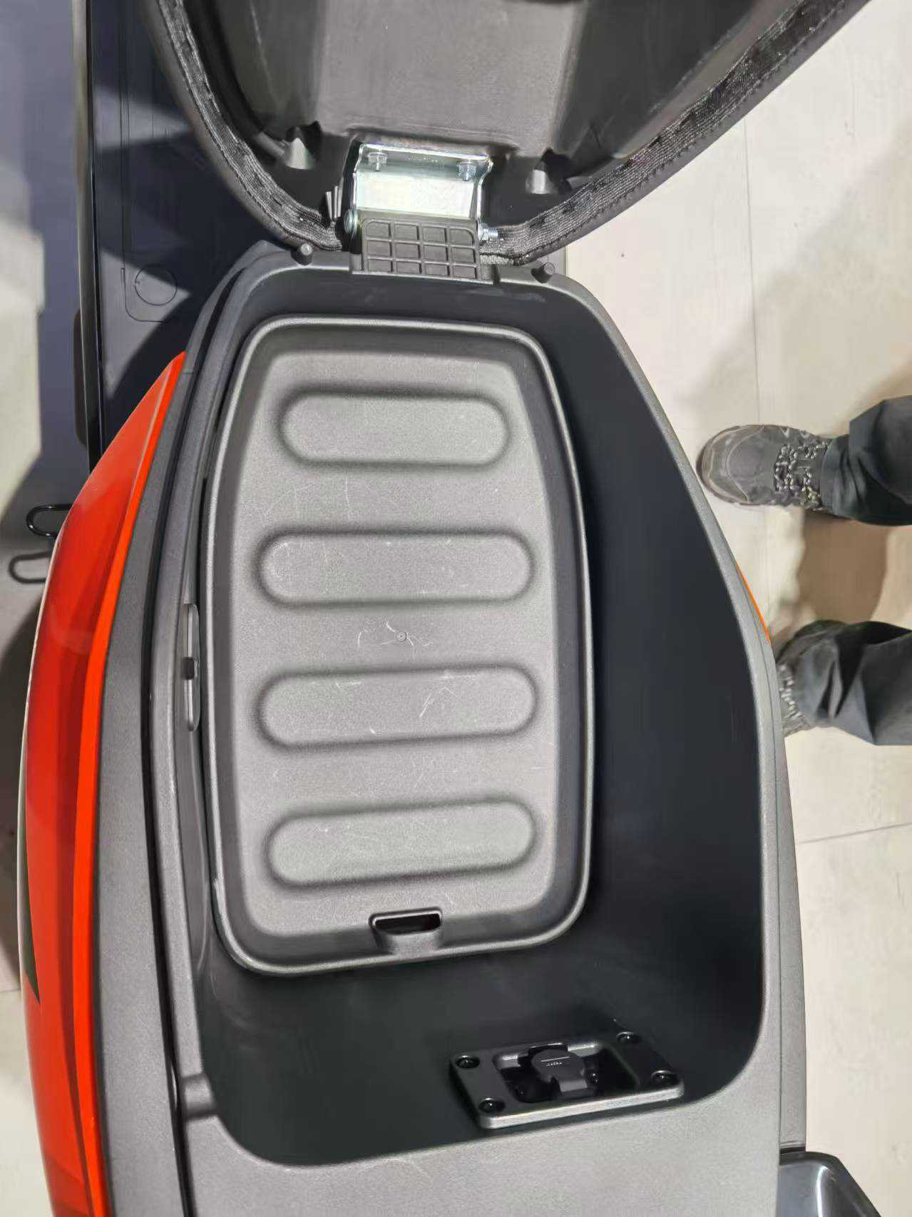 2000W High Speed Electric Scooter Electric Motorcycle with 72V32ah