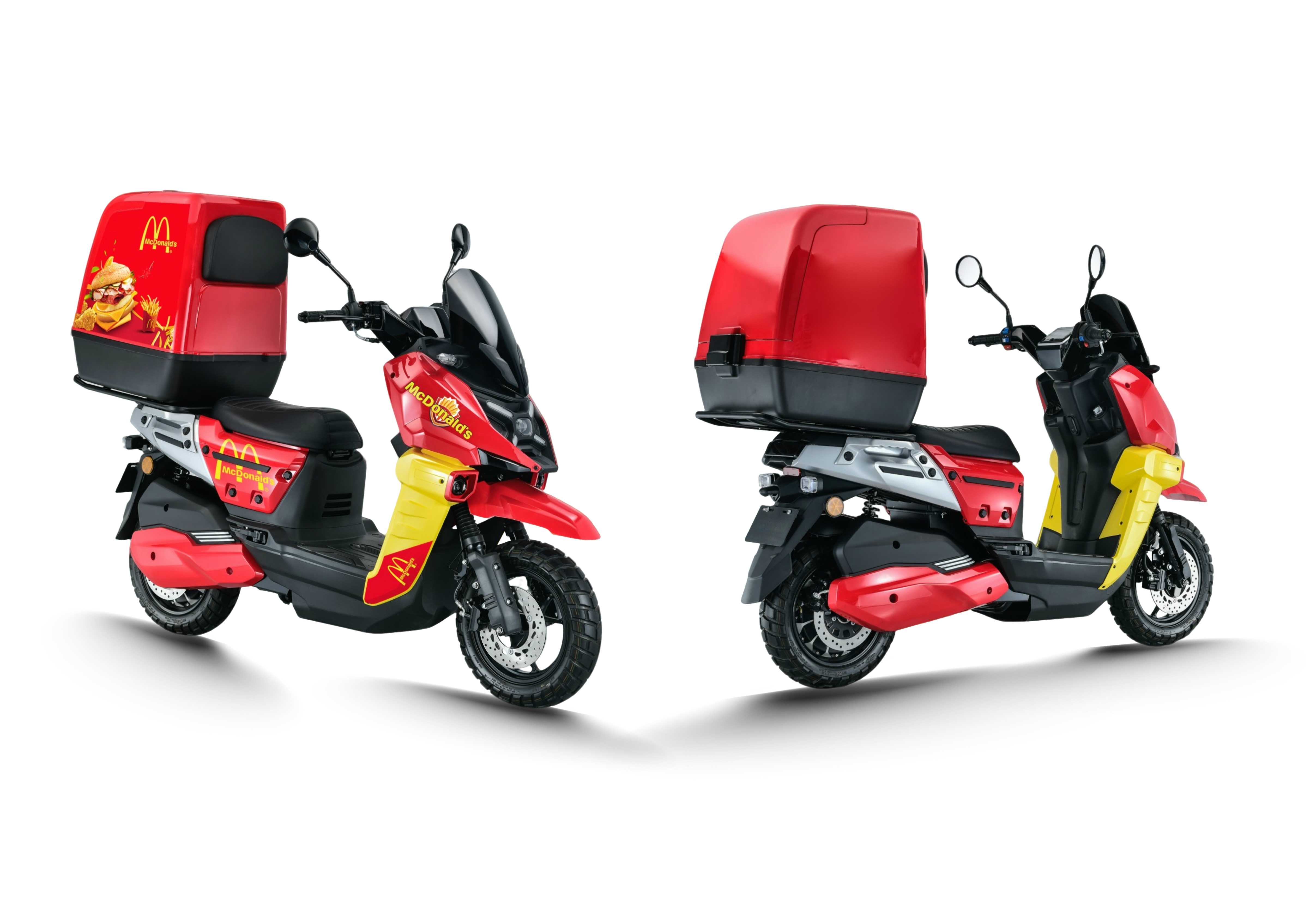 Long Range Fast Speed 2000W 70V30AH Electric Scooter with Delivery Box