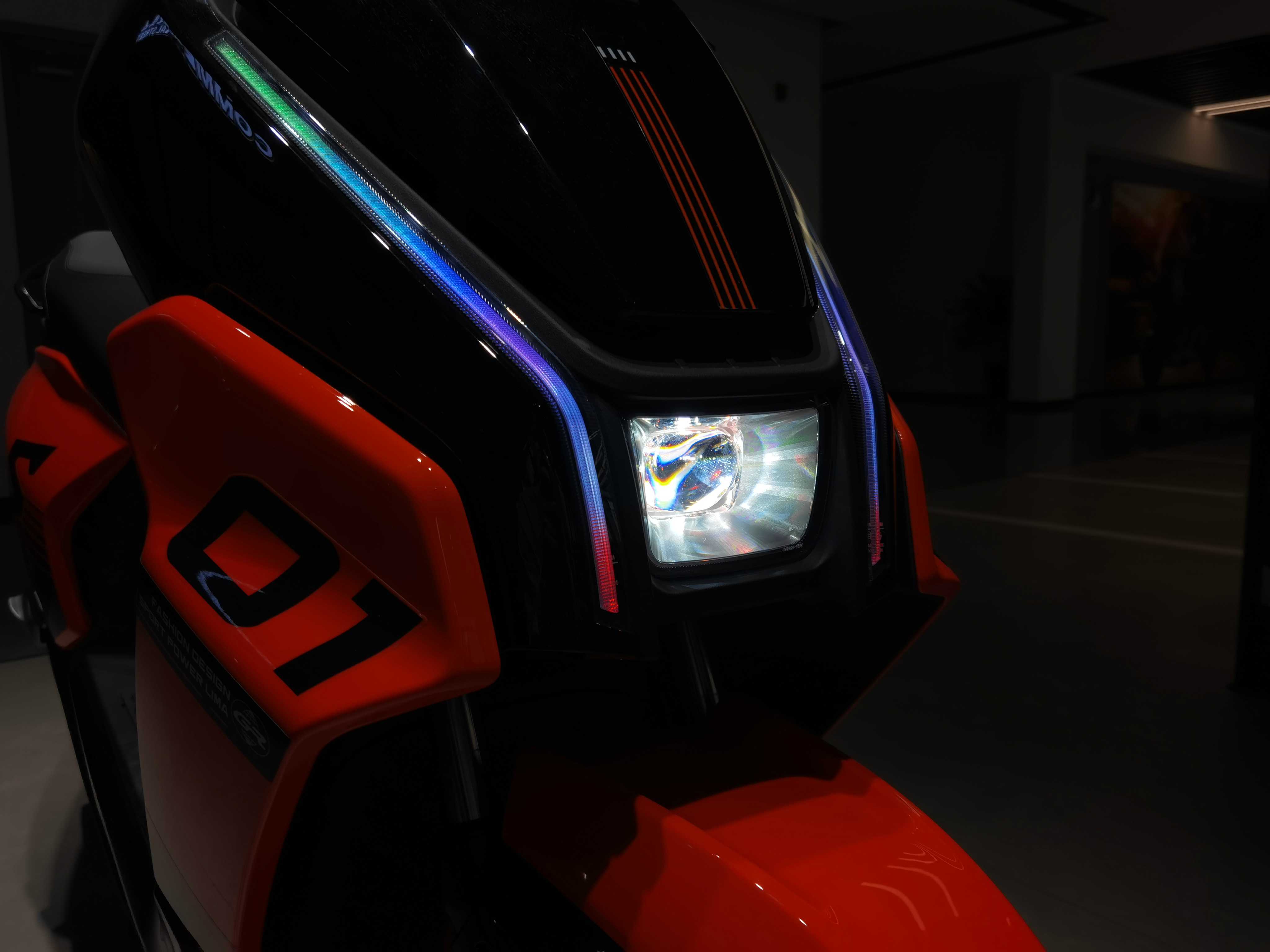 2000W High Speed Electric Scooter Electric Motorcycle with 72V32ah