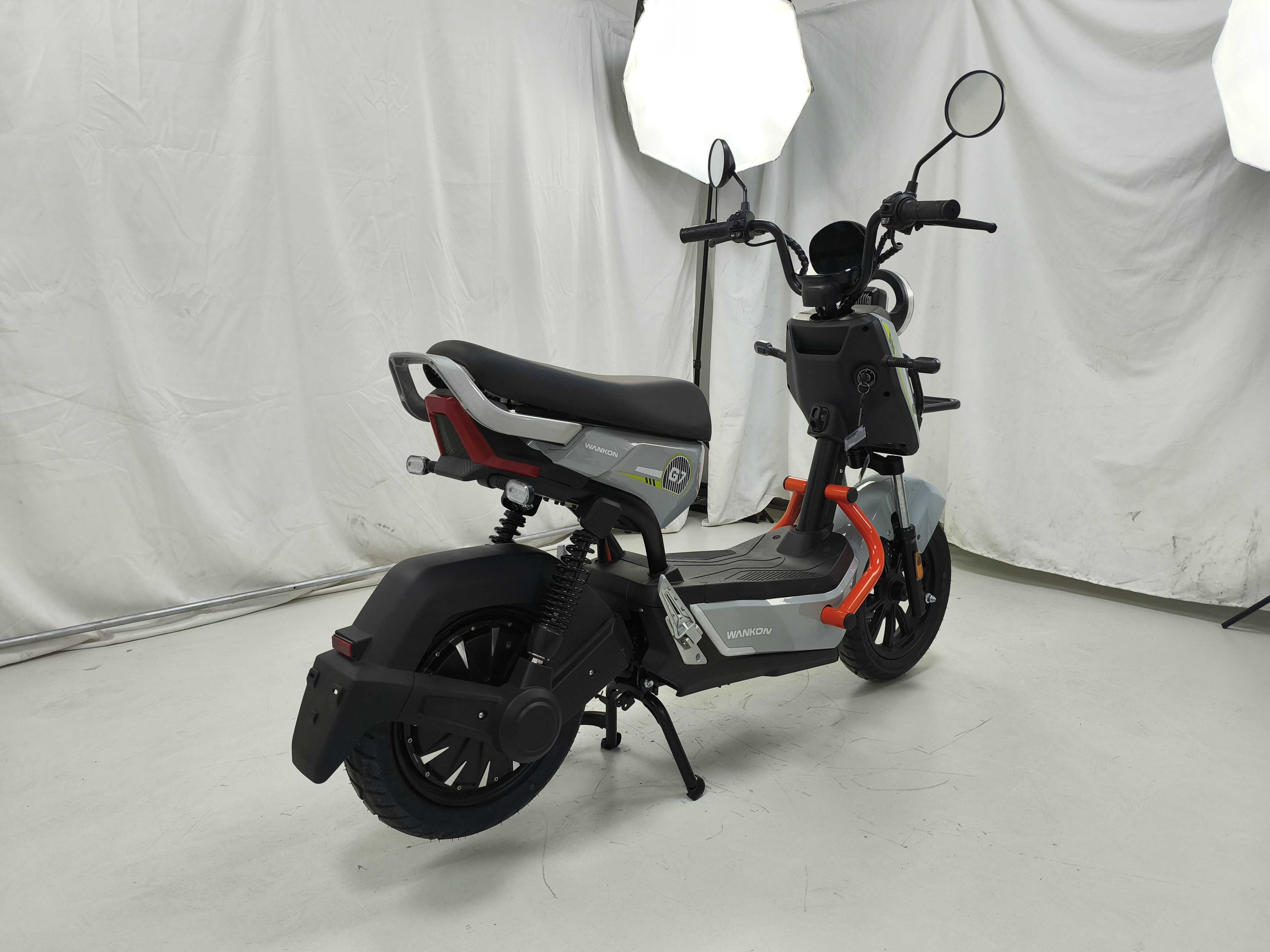 New Long Range 48V 800W 14Inch Rear Hub Motor Disc Brake Electric Motorcycle