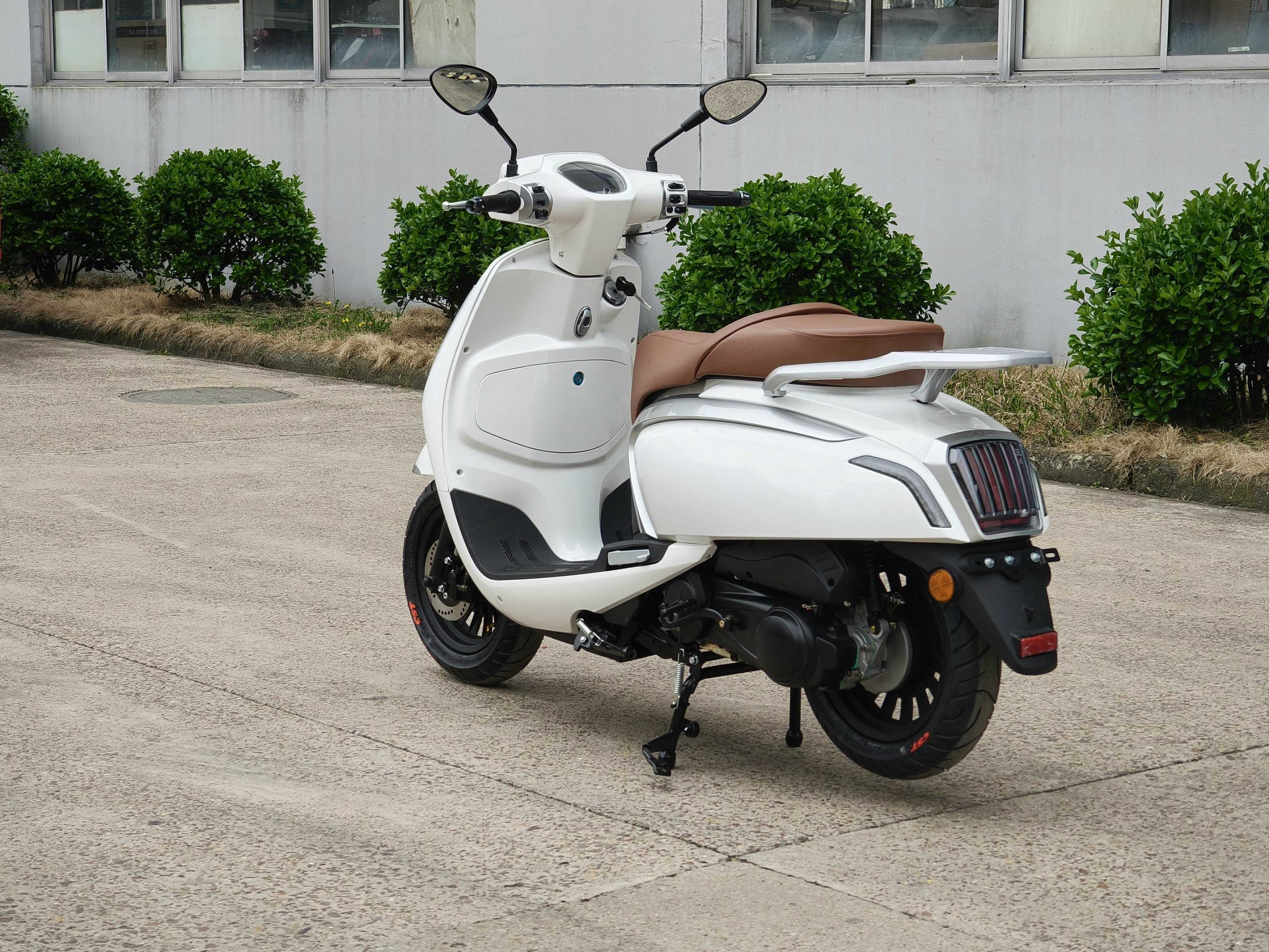 125/150cc Scooter Petrol Motocycle Motorbike Gasoline Moto