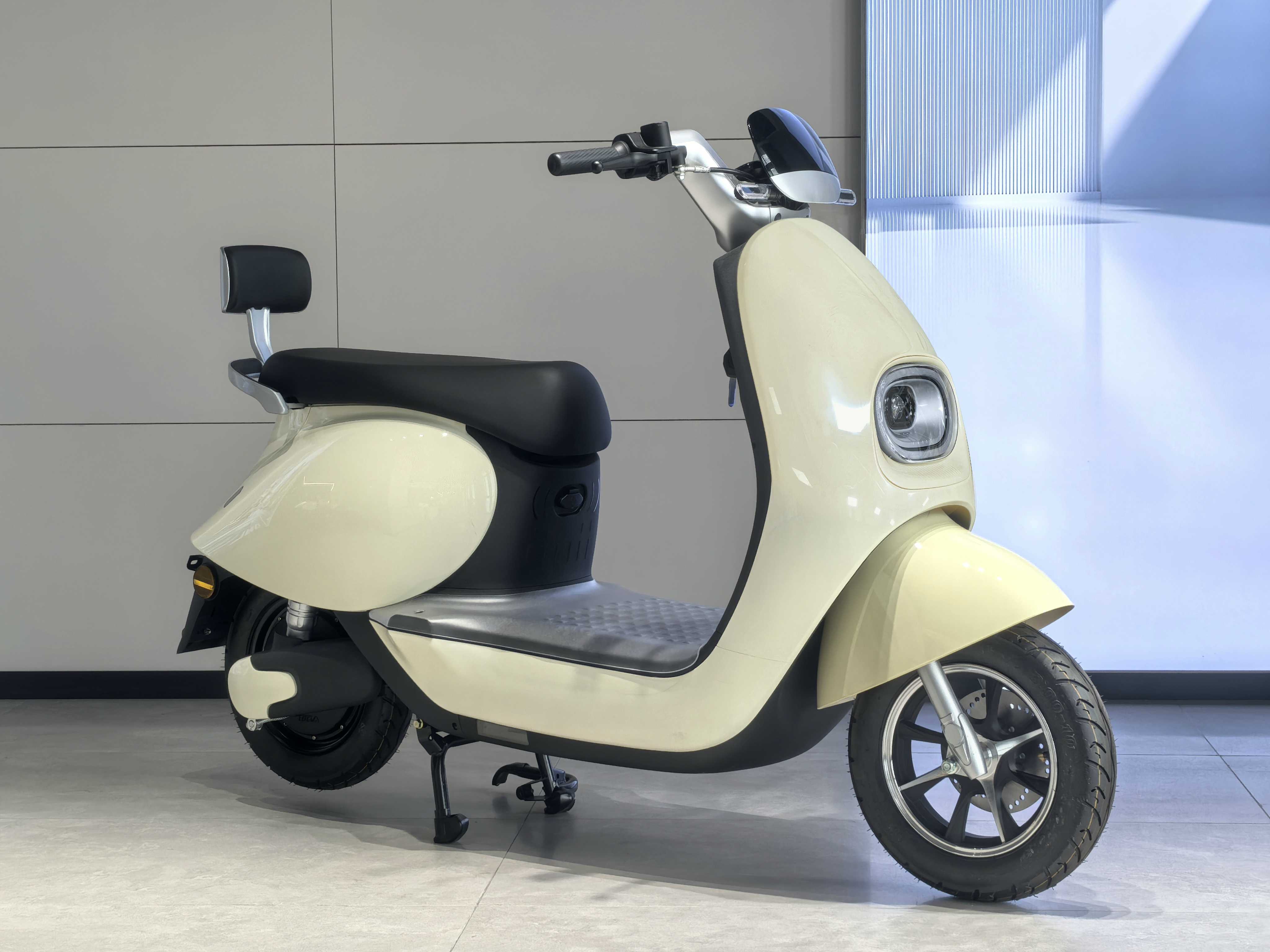 1500W 60V 20ah Lead Acid Electric Moped Electric Scooter